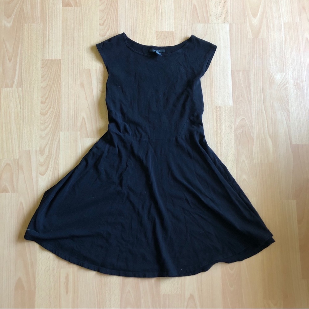 ✨ crew neck cap sleeve little black dress ✨